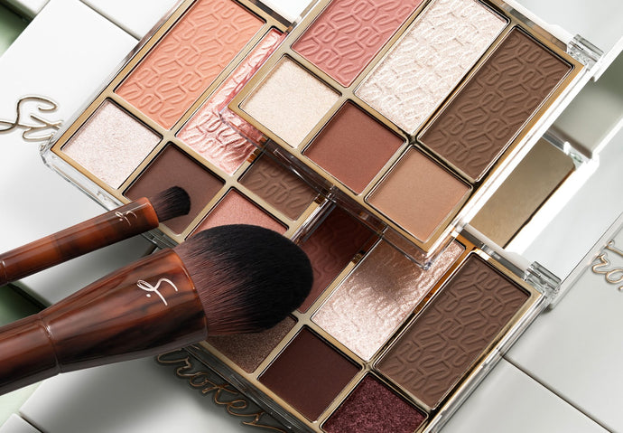 Pack Light, Glam Hard: Strokes’ Beautiful Anyday Palette & Pro Brush Travel Set Are the Only Things You Need in Your Kit